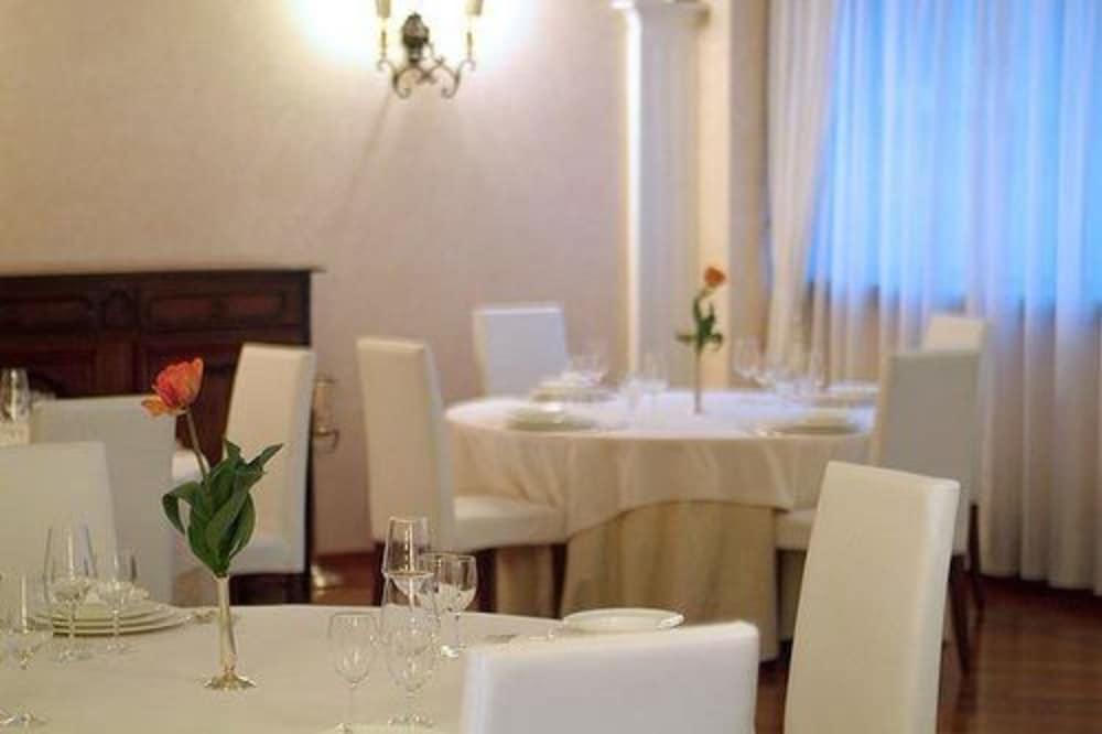 Hostellerie Du Cheval Blanc Aosta Ngoại thất bức ảnh