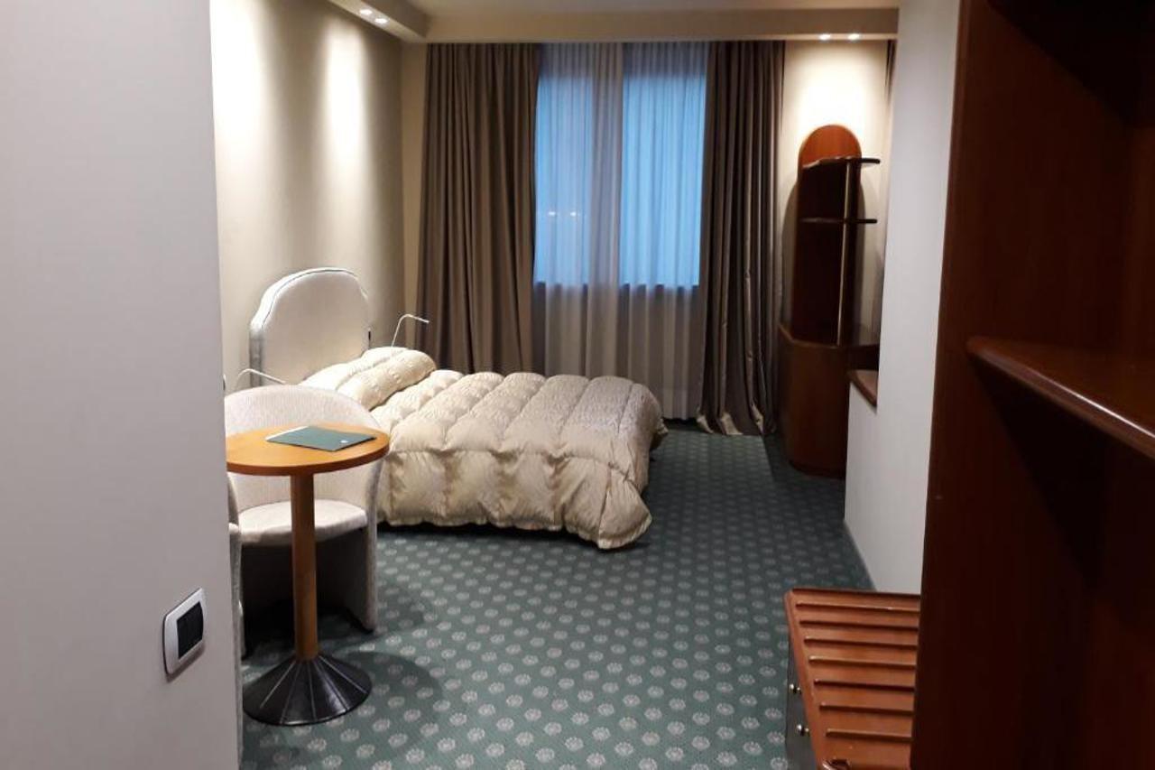 Hostellerie Du Cheval Blanc Aosta Ngoại thất bức ảnh