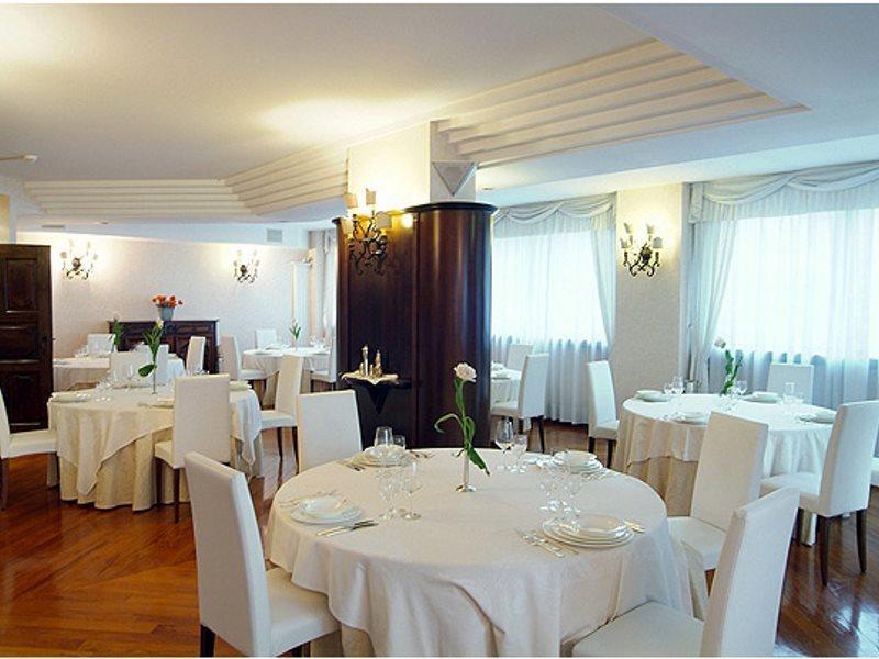 Hostellerie Du Cheval Blanc Aosta Ngoại thất bức ảnh