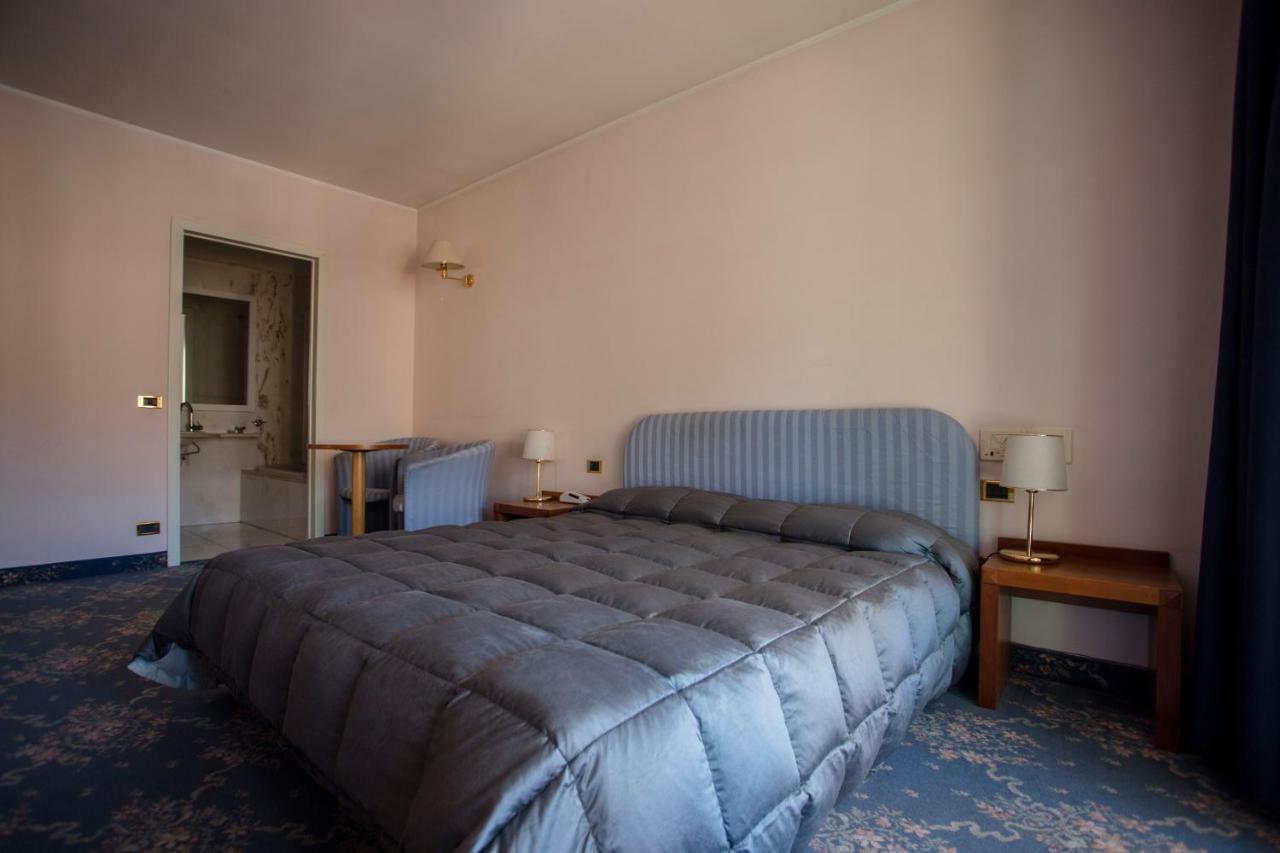 Hostellerie Du Cheval Blanc Aosta Ngoại thất bức ảnh