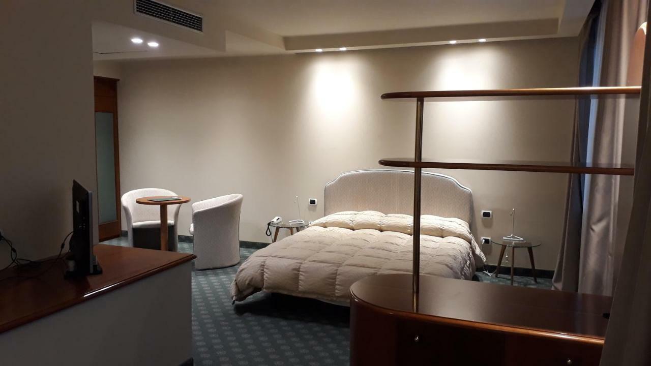 Hostellerie Du Cheval Blanc Aosta Ngoại thất bức ảnh